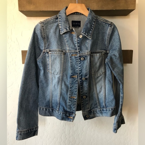 The Limited Denim|Customized Jean jacket, “pocket full of posies” Art to wear - Picture 3 of 13